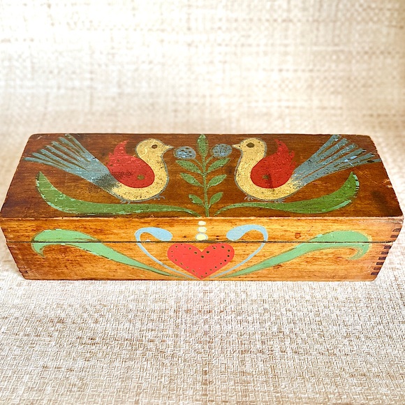 Antique Folk Art Box Vintage Wood Box Hand Painted Penn Dutch Bird Flower Heart - Picture 2 of 8